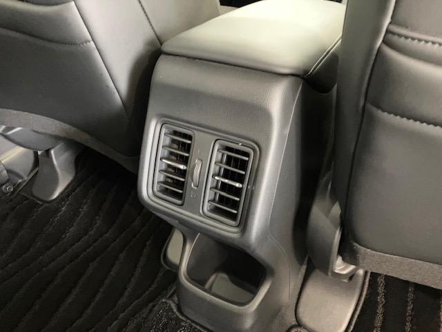 ヴェゼル e:HEVZ ホンダセンシング ホンダコネクトディスプレイ ブラインドスポット マルチビューカメラ 後退出庫サポート 衝突回避支援ブレーキ機能 パノラミックビューモニター スマキ Pトランク フルオートエアコン(28枚目)