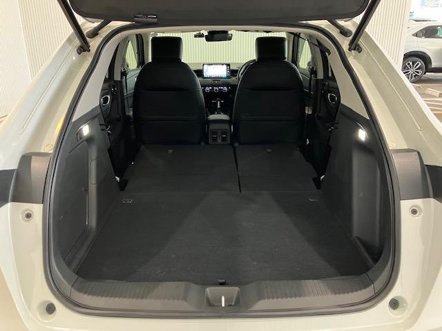 ヴェゼル e:HEVZ ホンダセンシング ホンダコネクトディスプレイ ブラインドスポット マルチビューカメラ 後退出庫サポート 衝突回避支援ブレーキ機能 パノラミックビューモニター スマキ Pトランク フルオートエアコン(31枚目)