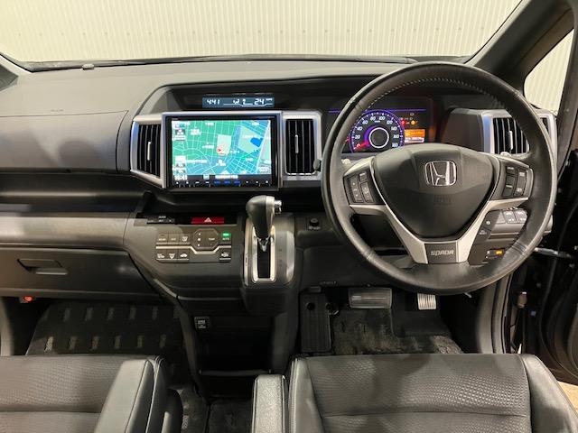 ステップワゴンスパーダ Ｚクールスピリット　メモリーナビ　両側電動スライドドア　ＥＴＣ　パドルシフト　アルミホイール　ディスチャージヘッドライト　バックカメ　ダブルエアコン　キーフリー　ナビＴＶ　横滑防止　ＤＶＤ視聴可能　フルオートエアコン（7枚目）