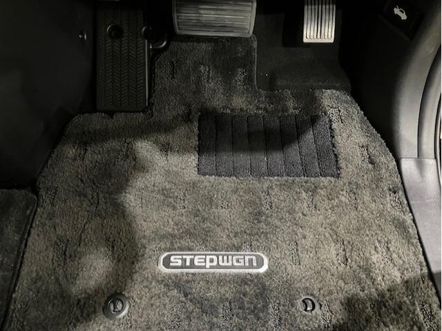 ステップワゴンスパーダ Ｚクールスピリット　メモリーナビ　両側電動スライドドア　ＥＴＣ　パドルシフト　アルミホイール　ディスチャージヘッドライト　バックカメ　ダブルエアコン　キーフリー　ナビＴＶ　横滑防止　ＤＶＤ視聴可能　フルオートエアコン（20枚目）