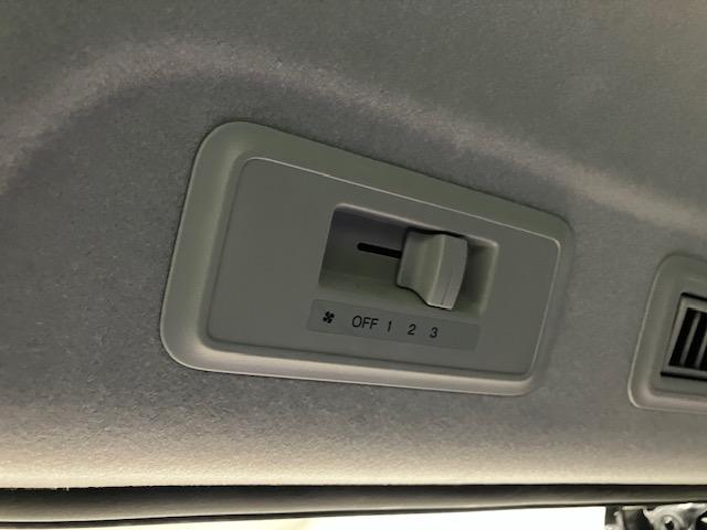 ステップワゴンスパーダ Ｚクールスピリット　メモリーナビ　両側電動スライドドア　ＥＴＣ　パドルシフト　アルミホイール　ディスチャージヘッドライト　バックカメ　ダブルエアコン　キーフリー　ナビＴＶ　横滑防止　ＤＶＤ視聴可能　フルオートエアコン（23枚目）