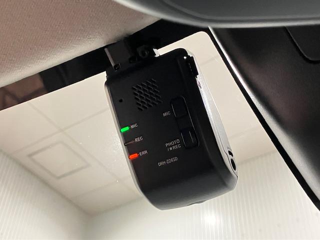 ヴェゼル ｅ：ＨＥＶＺ　ホンダセンシング　無限スタイリングセット　ホンダコネクトディスプレイ　ブラインドスポットインフォメーション　後退出庫サポート　前後ドラレコ　電動リアゲート　衝突回避支援ブレーキ機能　スマキ　Ｄレコ（3枚目）