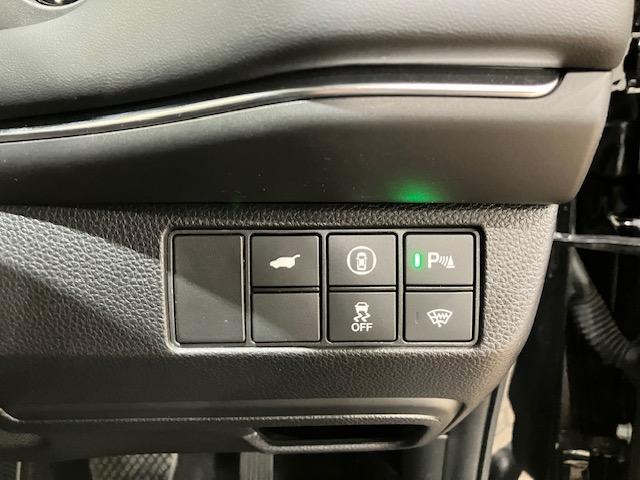 ヴェゼル ｅ：ＨＥＶＺ　ホンダセンシング　無限スタイリングセット　ホンダコネクトディスプレイ　ブラインドスポットインフォメーション　後退出庫サポート　前後ドラレコ　電動リアゲート　衝突回避支援ブレーキ機能　スマキ　Ｄレコ（21枚目）