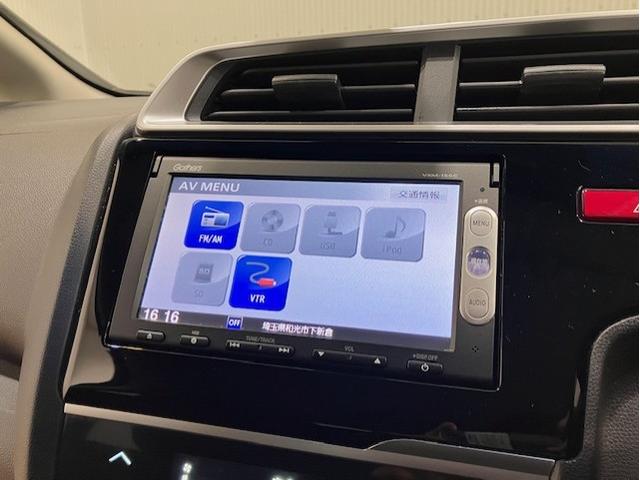 フィット １３Ｇ・Ｌパッケージ　メモリーナビ　前後ドラレコ　ＥＴＣ　ＣＤ再生対応　盗難警報装置　Ｂカメ　Ｓキー　フルオートエアコン　リモコンキー　サイドＳＲＳ　横滑り防止機能　エアバック　パワーウィンド　Ｗエアバッグ　ＡＢＳ（5枚目）