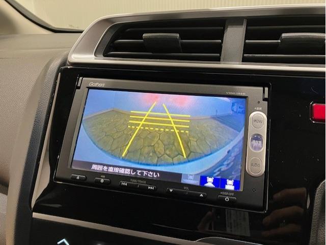 フィット １３Ｇ・Ｌパッケージ　メモリーナビ　前後ドラレコ　ＥＴＣ　ＣＤ再生対応　盗難警報装置　Ｂカメ　Ｓキー　フルオートエアコン　リモコンキー　サイドＳＲＳ　横滑り防止機能　エアバック　パワーウィンド　Ｗエアバッグ　ＡＢＳ（6枚目）