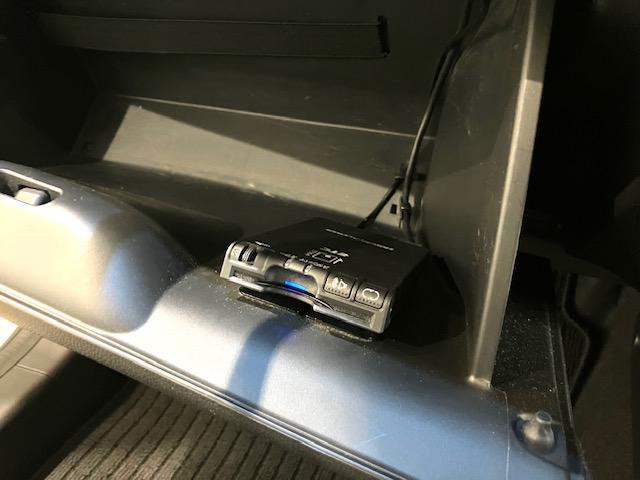 フィット １３Ｇ・Ｌパッケージ　メモリーナビ　前後ドラレコ　ＥＴＣ　ＣＤ再生対応　盗難警報装置　Ｂカメ　Ｓキー　フルオートエアコン　リモコンキー　サイドＳＲＳ　横滑り防止機能　エアバック　パワーウィンド　Ｗエアバッグ　ＡＢＳ（8枚目）