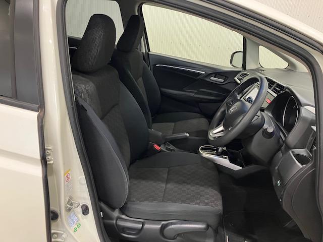 フィット １３Ｇ・Ｌパッケージ　メモリーナビ　前後ドラレコ　ＥＴＣ　ＣＤ再生対応　盗難警報装置　Ｂカメ　Ｓキー　フルオートエアコン　リモコンキー　サイドＳＲＳ　横滑り防止機能　エアバック　パワーウィンド　Ｗエアバッグ　ＡＢＳ（20枚目）