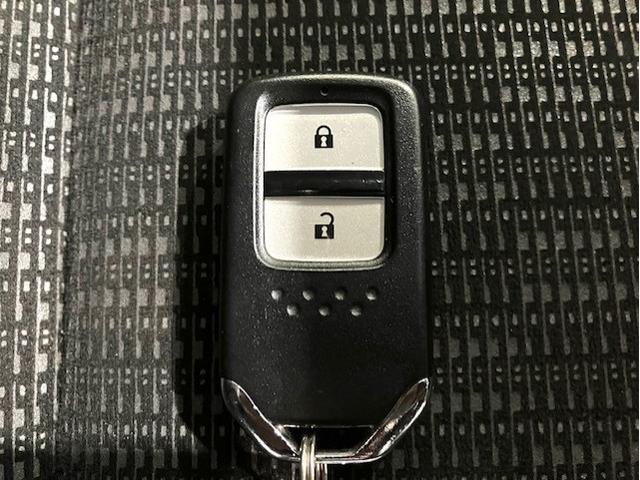 フィット １３Ｇ・Ｌパッケージ　メモリーナビ　前後ドラレコ　ＥＴＣ　ＣＤ再生対応　盗難警報装置　Ｂカメ　Ｓキー　フルオートエアコン　リモコンキー　サイドＳＲＳ　横滑り防止機能　エアバック　パワーウィンド　Ｗエアバッグ　ＡＢＳ（25枚目）