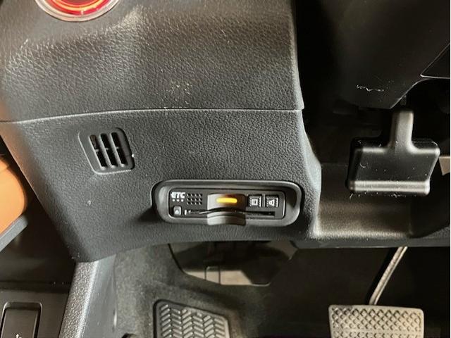 ヴェゼル ハイブリッドＺ・ホンダセンシング　８インチプレミアムインターナビ　前後ドラレコ　パドルシフト　ＥＴＣ　アルミホイール　レーダーサポート　Ｗエアコン　ＤＶＤ再生機能　横滑り防止システム　バックアイカメラ　盗難防止装置　フルセ　ナビ＆ＴＶ（8枚目）
