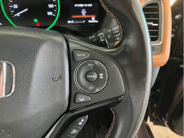 ヴェゼル ハイブリッドＺ・ホンダセンシング　８インチプレミアムインターナビ　前後ドラレコ　パドルシフト　ＥＴＣ　アルミホイール　レーダーサポート　Ｗエアコン　ＤＶＤ再生機能　横滑り防止システム　バックアイカメラ　盗難防止装置　フルセ　ナビ＆ＴＶ（12枚目）