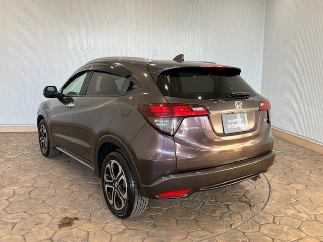 ヴェゼル ハイブリッドＺ・ホンダセンシング　８インチプレミアムインターナビ　前後ドラレコ　パドルシフト　ＥＴＣ　アルミホイール　レーダーサポート　Ｗエアコン　ＤＶＤ再生機能　横滑り防止システム　バックアイカメラ　盗難防止装置　フルセ　ナビ＆ＴＶ（14枚目）