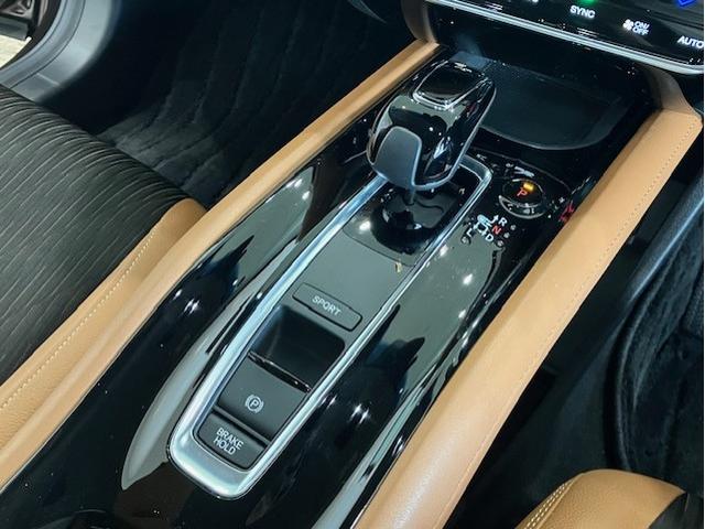 ヴェゼル ハイブリッドＺ・ホンダセンシング　８インチプレミアムインターナビ　前後ドラレコ　パドルシフト　ＥＴＣ　アルミホイール　レーダーサポート　Ｗエアコン　ＤＶＤ再生機能　横滑り防止システム　バックアイカメラ　盗難防止装置　フルセ　ナビ＆ＴＶ（20枚目）