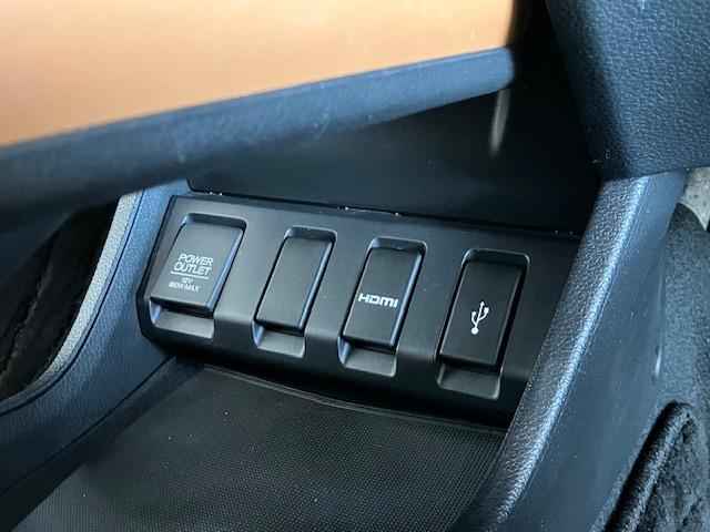 ヴェゼル ハイブリッドＺ・ホンダセンシング　８インチプレミアムインターナビ　前後ドラレコ　パドルシフト　ＥＴＣ　アルミホイール　レーダーサポート　Ｗエアコン　ＤＶＤ再生機能　横滑り防止システム　バックアイカメラ　盗難防止装置　フルセ　ナビ＆ＴＶ（21枚目）