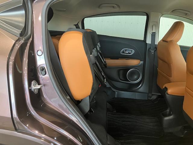 ヴェゼル ハイブリッドＺ・ホンダセンシング　８インチプレミアムインターナビ　前後ドラレコ　パドルシフト　ＥＴＣ　アルミホイール　レーダーサポート　Ｗエアコン　ＤＶＤ再生機能　横滑り防止システム　バックアイカメラ　盗難防止装置　フルセ　ナビ＆ＴＶ（26枚目）