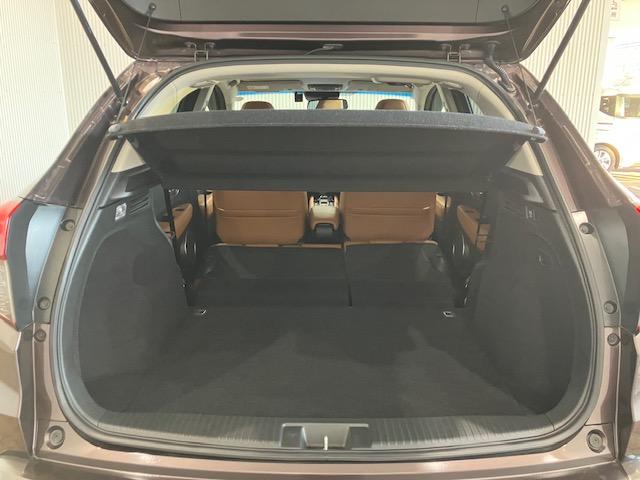 ヴェゼル ハイブリッドＺ・ホンダセンシング　８インチプレミアムインターナビ　前後ドラレコ　パドルシフト　ＥＴＣ　アルミホイール　レーダーサポート　Ｗエアコン　ＤＶＤ再生機能　横滑り防止システム　バックアイカメラ　盗難防止装置　フルセ　ナビ＆ＴＶ（27枚目）