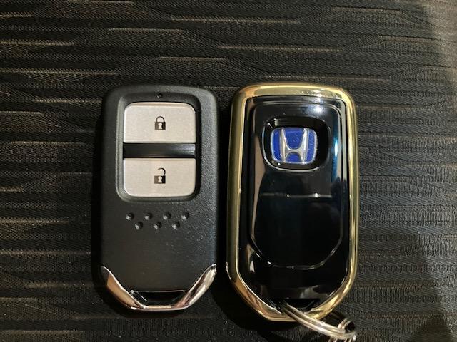 ヴェゼル ハイブリッドＺ・ホンダセンシング　８インチプレミアムインターナビ　前後ドラレコ　パドルシフト　ＥＴＣ　アルミホイール　レーダーサポート　Ｗエアコン　ＤＶＤ再生機能　横滑り防止システム　バックアイカメラ　盗難防止装置　フルセ　ナビ＆ＴＶ（29枚目）