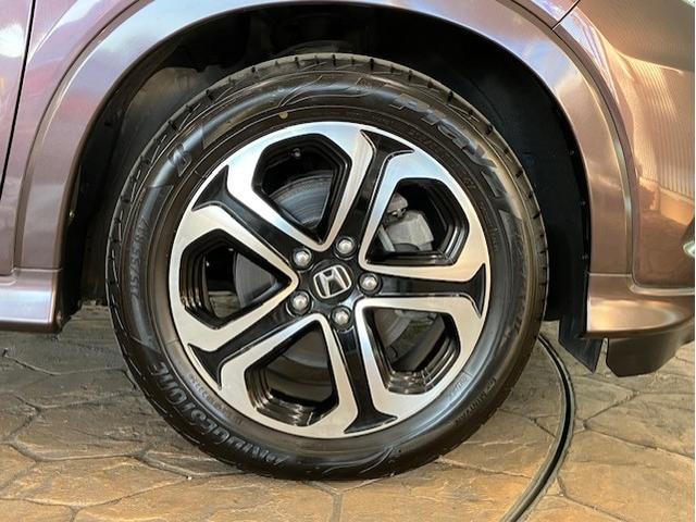 ヴェゼル ハイブリッドＺ・ホンダセンシング　８インチプレミアムインターナビ　前後ドラレコ　パドルシフト　ＥＴＣ　アルミホイール　レーダーサポート　Ｗエアコン　ＤＶＤ再生機能　横滑り防止システム　バックアイカメラ　盗難防止装置　フルセ　ナビ＆ＴＶ（30枚目）