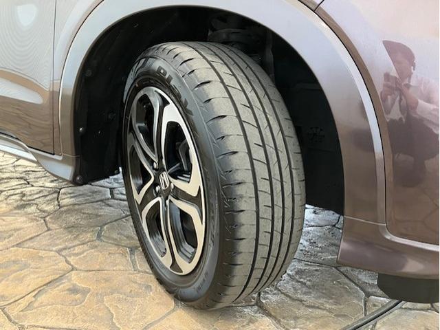 ヴェゼル ハイブリッドＺ・ホンダセンシング　８インチプレミアムインターナビ　前後ドラレコ　パドルシフト　ＥＴＣ　アルミホイール　レーダーサポート　Ｗエアコン　ＤＶＤ再生機能　横滑り防止システム　バックアイカメラ　盗難防止装置　フルセ　ナビ＆ＴＶ（31枚目）