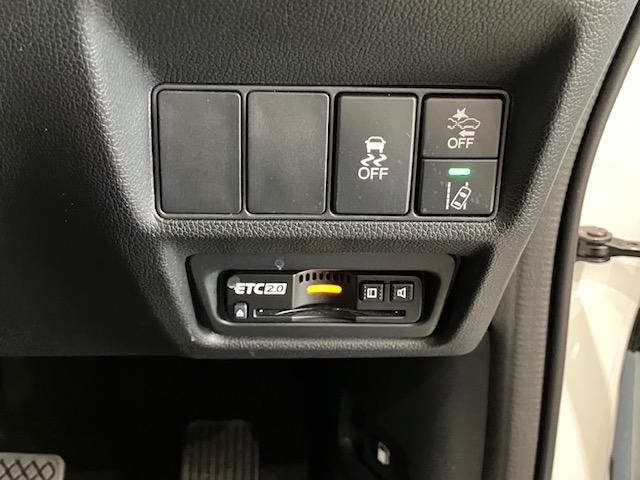 ステップワゴンスパーダ ｅ：ＨＥＶスパーダＧ・ＥＸホンダセンシング　１０インチプレミアムインターナビ　前後ドラレコ　ＥＴＣ　アルミホイール　Ｗエアコン　Ｂｌｕｅｔｏｏｔｈ対応　エアバック　地デジ　クルコン　サイドエアバッグ　シ－トヒ－タ－　衝突軽減システム　スマキー（8枚目）