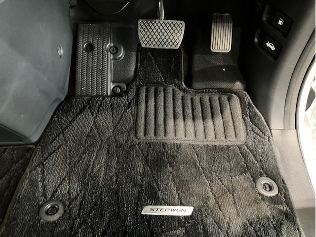 ステップワゴンスパーダ ｅ：ＨＥＶスパーダＧ・ＥＸホンダセンシング　１０インチプレミアムインターナビ　前後ドラレコ　ＥＴＣ　アルミホイール　Ｗエアコン　Ｂｌｕｅｔｏｏｔｈ対応　エアバック　地デジ　クルコン　サイドエアバッグ　シ－トヒ－タ－　衝突軽減システム　スマキー（26枚目）