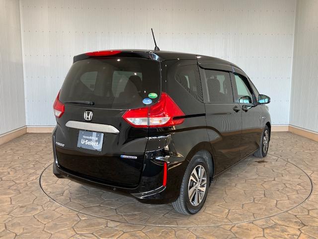 フリードハイブリッド ハイブリッド・Ｇホンダセンシング　９インチプレミアムインターナビ　前後ドラレコ　ＥＴＣ　アルミホイール　６人乗り　軽減ブレーキ　キーフリーシステム　ＤＶＤ再生可能　ＥＣＯＮ　後カメラ　Ａクルーズ　地デジフルセグＴＶ　ＬＥＤヘッドランプ（4枚目）