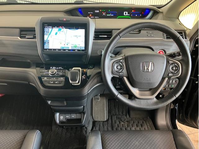 フリードハイブリッド ハイブリッド・Ｇホンダセンシング　９インチプレミアムインターナビ　前後ドラレコ　ＥＴＣ　アルミホイール　６人乗り　軽減ブレーキ　キーフリーシステム　ＤＶＤ再生可能　ＥＣＯＮ　後カメラ　Ａクルーズ　地デジフルセグＴＶ　ＬＥＤヘッドランプ（8枚目）