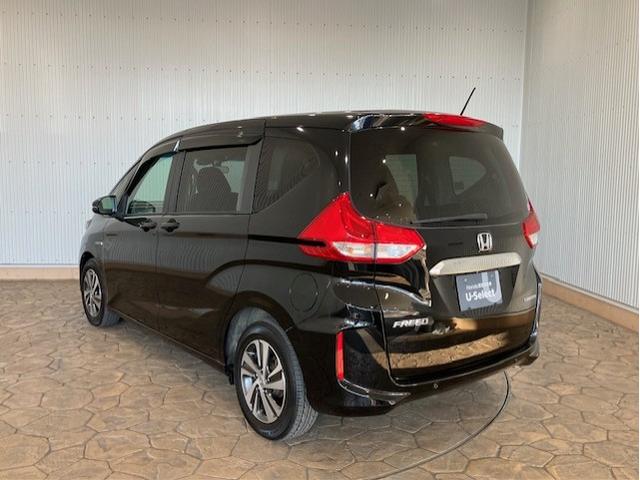 フリードハイブリッド ハイブリッド・Ｇホンダセンシング　９インチプレミアムインターナビ　前後ドラレコ　ＥＴＣ　アルミホイール　６人乗り　軽減ブレーキ　キーフリーシステム　ＤＶＤ再生可能　ＥＣＯＮ　後カメラ　Ａクルーズ　地デジフルセグＴＶ　ＬＥＤヘッドランプ（13枚目）