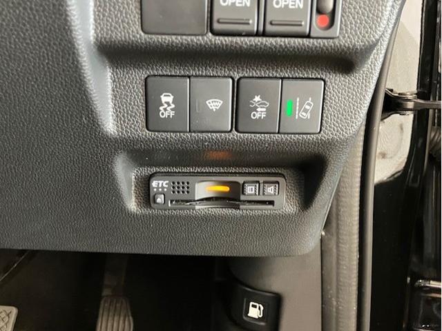 フリードハイブリッド ハイブリッド・Ｇホンダセンシング　９インチプレミアムインターナビ　前後ドラレコ　ＥＴＣ　アルミホイール　６人乗り　軽減ブレーキ　キーフリーシステム　ＤＶＤ再生可能　ＥＣＯＮ　後カメラ　Ａクルーズ　地デジフルセグＴＶ　ＬＥＤヘッドランプ（23枚目）