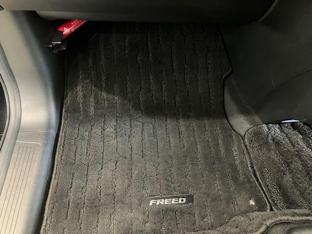 フリードハイブリッド ハイブリッド・Ｇホンダセンシング　９インチプレミアムインターナビ　前後ドラレコ　ＥＴＣ　アルミホイール　６人乗り　軽減ブレーキ　キーフリーシステム　ＤＶＤ再生可能　ＥＣＯＮ　後カメラ　Ａクルーズ　地デジフルセグＴＶ　ＬＥＤヘッドランプ（24枚目）