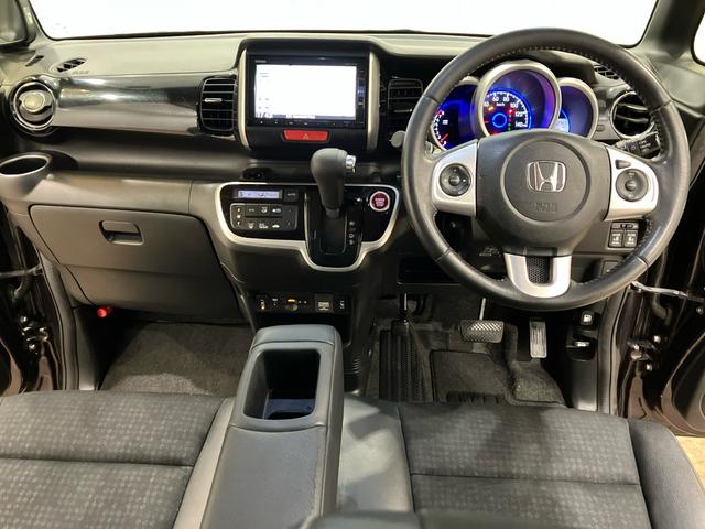 Ｎ－ＢＯＸカスタム ＧターボＳＳパッケージ　メモリーナビ　いまコレ＋　新品フロアマット　パドルシフト　社外アルミホイール　フルセグＴＶ　Ｂｌｕｅｔｏｏｔｈ対応　Ｂモニター　スマートエントリー　ＶＳＡ　盗難防止システム　ＡＡＣ　ナビＴＶ　パワステ（4枚目）