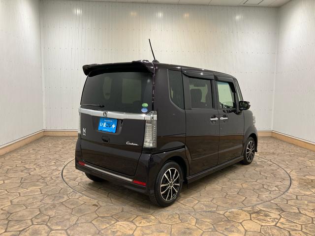 Ｎ－ＢＯＸカスタム ＧターボＳＳパッケージ　メモリーナビ　いまコレ＋　新品フロアマット　パドルシフト　社外アルミホイール　フルセグＴＶ　Ｂｌｕｅｔｏｏｔｈ対応　Ｂモニター　スマートエントリー　ＶＳＡ　盗難防止システム　ＡＡＣ　ナビＴＶ　パワステ（5枚目）