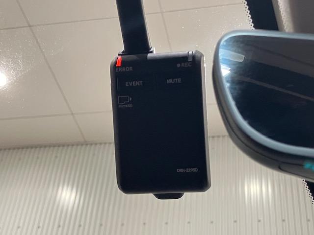 ＺＲ－Ｖ ｅ：ＨＥＶＺ　４ＷＤ　ホンダコネクトディスプレイ　無限マフラー　前後ドラレコ　無限テールゲートガーニッシュ　オプションＬＥＤフォグライト　オプションフロントロアースカート　全周囲モニター　電動リヤゲート　クルコン（3枚目）