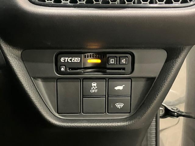 ＺＲ－Ｖ ｅ：ＨＥＶＺ　４ＷＤ　ホンダコネクトディスプレイ　無限マフラー　前後ドラレコ　無限テールゲートガーニッシュ　オプションＬＥＤフォグライト　オプションフロントロアースカート　全周囲モニター　電動リヤゲート　クルコン（9枚目）