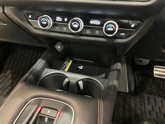 ＺＲ－Ｖ ｅ：ＨＥＶＺ　４ＷＤ　ホンダコネクトディスプレイ　無限マフラー　前後ドラレコ　無限テールゲートガーニッシュ　オプションＬＥＤフォグライト　オプションフロントロアースカート　全周囲モニター　電動リヤゲート　クルコン（21枚目）