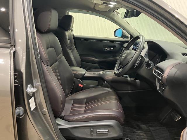 ＺＲ－Ｖ ｅ：ＨＥＶＺ　４ＷＤ　ホンダコネクトディスプレイ　無限マフラー　前後ドラレコ　無限テールゲートガーニッシュ　オプションＬＥＤフォグライト　オプションフロントロアースカート　全周囲モニター　電動リヤゲート　クルコン（24枚目）