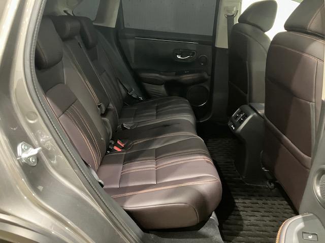 ＺＲ－Ｖ ｅ：ＨＥＶＺ　４ＷＤ　ホンダコネクトディスプレイ　無限マフラー　前後ドラレコ　無限テールゲートガーニッシュ　オプションＬＥＤフォグライト　オプションフロントロアースカート　全周囲モニター　電動リヤゲート　クルコン（25枚目）