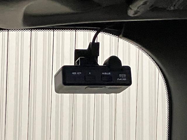 ステップワゴンスパーダ スパーダホンダセンシング　ドラレコ前後　１０インチプレミアムナビ　リア席モニター　７人乗り　盗難防止　助手席エアバッグ　Ｗパワスラ　リアオートエアコン　地デジ　ＬＥＤライト　横滑り防止システム　オートエアコン　リアカメラ（8枚目）