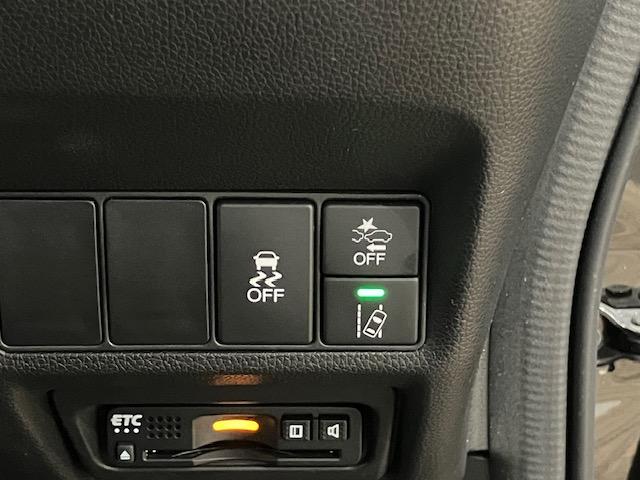 ステップワゴンスパーダ スパーダホンダセンシング　ドラレコ前後　１０インチプレミアムナビ　リア席モニター　７人乗り　盗難防止　助手席エアバッグ　Ｗパワスラ　リアオートエアコン　地デジ　ＬＥＤライト　横滑り防止システム　オートエアコン　リアカメラ（22枚目）