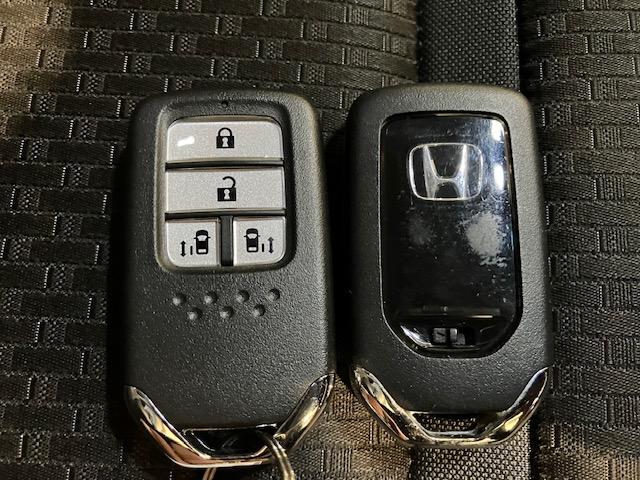 ステップワゴンスパーダ スパーダホンダセンシング　ドラレコ前後　１０インチプレミアムナビ　リア席モニター　７人乗り　盗難防止　助手席エアバッグ　Ｗパワスラ　リアオートエアコン　地デジ　ＬＥＤライト　横滑り防止システム　オートエアコン　リアカメラ（32枚目）