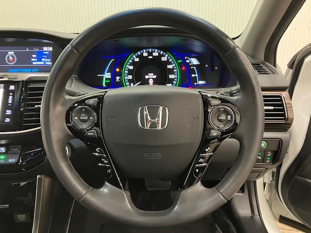 アコードハイブリッド ＥＸ　ホンダセンシング　インターナビ　電動リアサンシェード　バックモニター　Ｐシート　サイドカーテンエアバック　ナビＴＶ　ＬＥＤヘッド　フルセグテレビ　ＤＶＤ再生可能　クルーズコントロール　スマキー（9枚目）