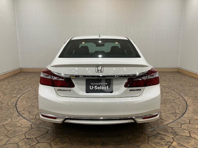 アコードハイブリッド ＥＸ　ホンダセンシング　インターナビ　電動リアサンシェード　バックモニター　Ｐシート　サイドカーテンエアバック　ナビＴＶ　ＬＥＤヘッド　フルセグテレビ　ＤＶＤ再生可能　クルーズコントロール　スマキー（14枚目）