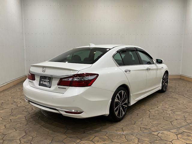 アコードハイブリッド ＥＸ　ホンダセンシング　インターナビ　電動リアサンシェード　バックモニター　Ｐシート　サイドカーテンエアバック　ナビＴＶ　ＬＥＤヘッド　フルセグテレビ　ＤＶＤ再生可能　クルーズコントロール　スマキー（15枚目）