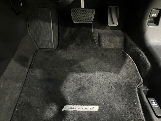 アコードハイブリッド ＥＸ　ホンダセンシング　インターナビ　電動リアサンシェード　バックモニター　Ｐシート　サイドカーテンエアバック　ナビＴＶ　ＬＥＤヘッド　フルセグテレビ　ＤＶＤ再生可能　クルーズコントロール　スマキー（22枚目）