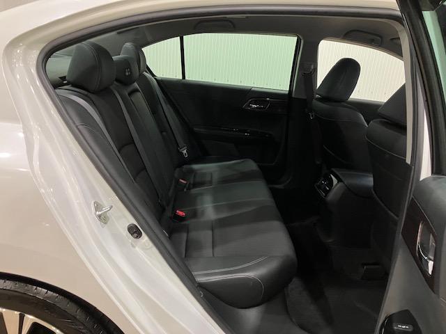 アコードハイブリッド ＥＸ　ホンダセンシング　インターナビ　電動リアサンシェード　バックモニター　Ｐシート　サイドカーテンエアバック　ナビＴＶ　ＬＥＤヘッド　フルセグテレビ　ＤＶＤ再生可能　クルーズコントロール　スマキー（24枚目）