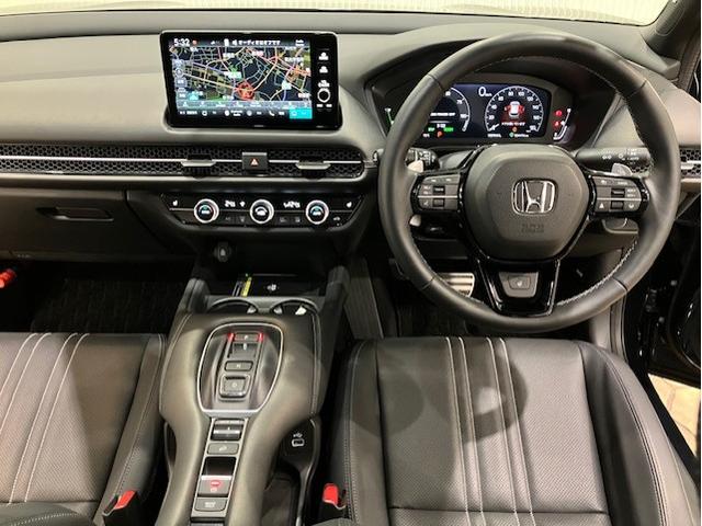 ＺＲ－Ｖ ｅ：ＨＥＶＺ特別仕様車ブラックスタイル　４ＷＤホンダコネクトディスプレイＥＴＣマルチビューカメラシステム　全周囲カメラ　電動リアゲート　オートクルーズコントロール　バックカメラ　シートヒーター　ＬＥＤヘッドランプ　フルセグＴＶ　パワーシート（3枚目）