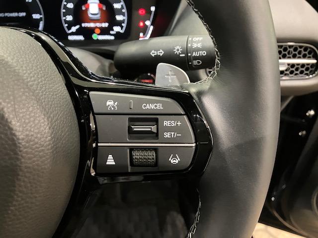 ＺＲ－Ｖ ｅ：ＨＥＶＺ特別仕様車ブラックスタイル　４ＷＤホンダコネクトディスプレイＥＴＣマルチビューカメラシステム　全周囲カメラ　電動リアゲート　オートクルーズコントロール　バックカメラ　シートヒーター　ＬＥＤヘッドランプ　フルセグＴＶ　パワーシート（10枚目）