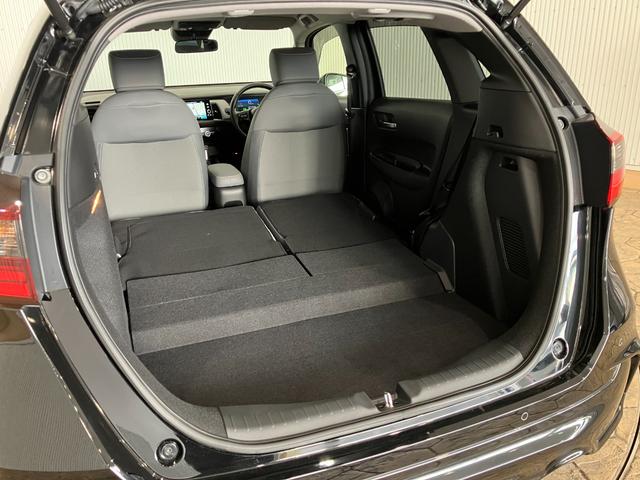 フィット ｅ：ＨＥＶＲＳ　エアバッグ　ナビ＆ＴＶ　パワーウィンドウ　助手席エアバッグ　フルセグテレビ　ＬＥＤヘッドランプ　フルオートエアコン　ＥＴＣ装備　スマートキ　パワーステアリング　ＵＳＢ　ＡＢＳ（9枚目）