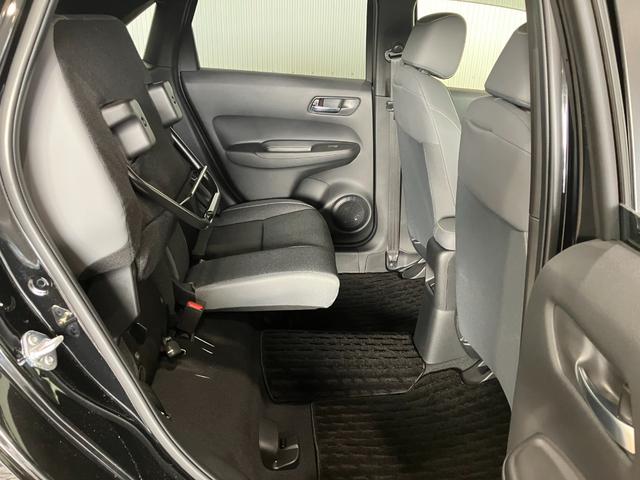 フィット ｅ：ＨＥＶＲＳ　エアバッグ　ナビ＆ＴＶ　パワーウィンドウ　助手席エアバッグ　フルセグテレビ　ＬＥＤヘッドランプ　フルオートエアコン　ＥＴＣ装備　スマートキ　パワーステアリング　ＵＳＢ　ＡＢＳ（10枚目）