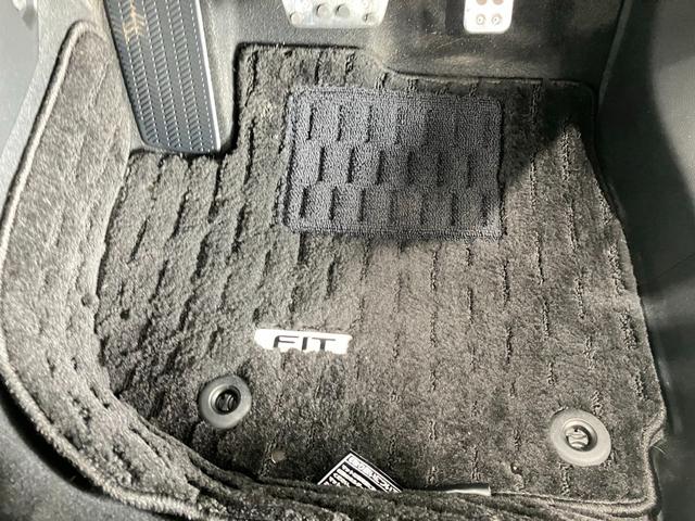 フィット ｅ：ＨＥＶＲＳ　エアバッグ　ナビ＆ＴＶ　パワーウィンドウ　助手席エアバッグ　フルセグテレビ　ＬＥＤヘッドランプ　フルオートエアコン　ＥＴＣ装備　スマートキ　パワーステアリング　ＵＳＢ　ＡＢＳ（15枚目）