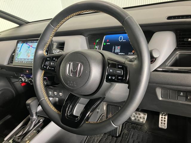 フィット ｅ：ＨＥＶＲＳ　エアバッグ　ナビ＆ＴＶ　パワーウィンドウ　助手席エアバッグ　フルセグテレビ　ＬＥＤヘッドランプ　フルオートエアコン　ＥＴＣ装備　スマートキ　パワーステアリング　ＵＳＢ　ＡＢＳ（16枚目）